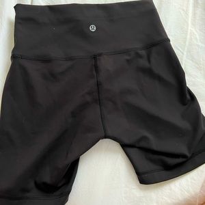 Lululemon biker shorts size 6 never worn